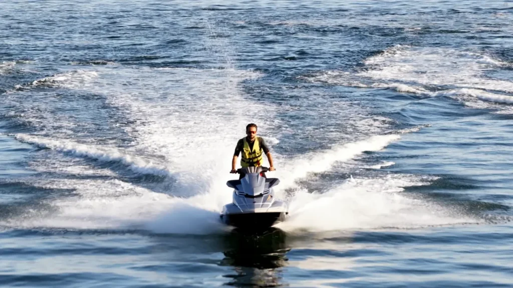 Antoine de Ty'Jet en jet ski dans la baie de Quiberon